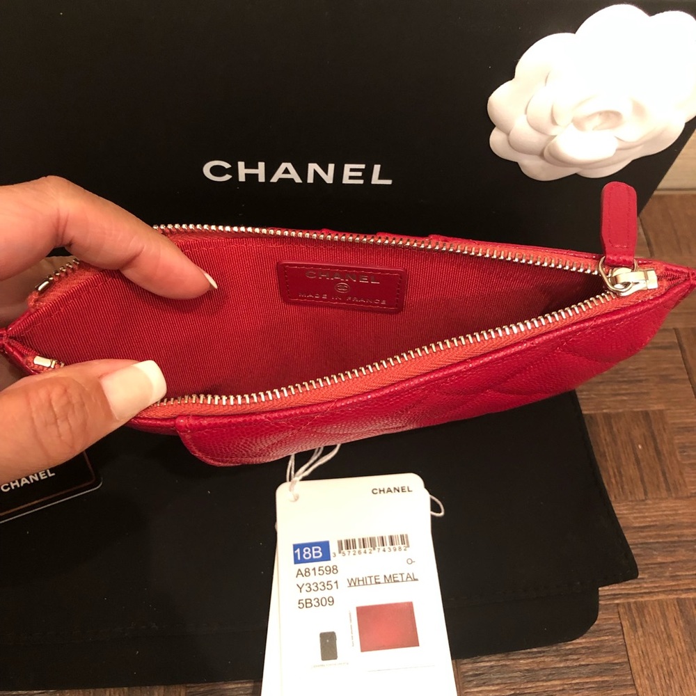 βSOLDβ CHANEL Caviar Quilted Classic Wallet Pouch - Picture 4 of 8
